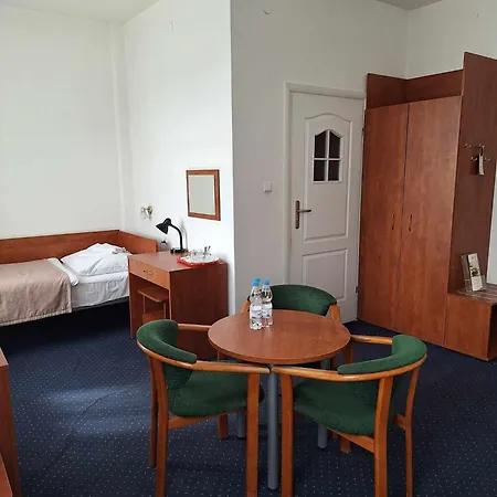Hotel *** Nat