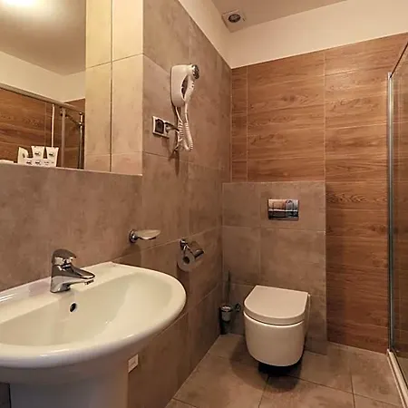 Hotel *** Nat 3*
