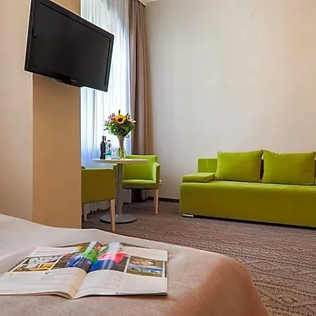 Hotel *** Nat