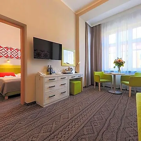 Hotel *** Nat 3*